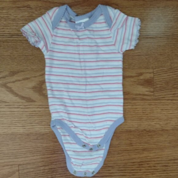 9 - 12 M | Five Onesie Bundle | Baby Connection - Picture 11 of 16